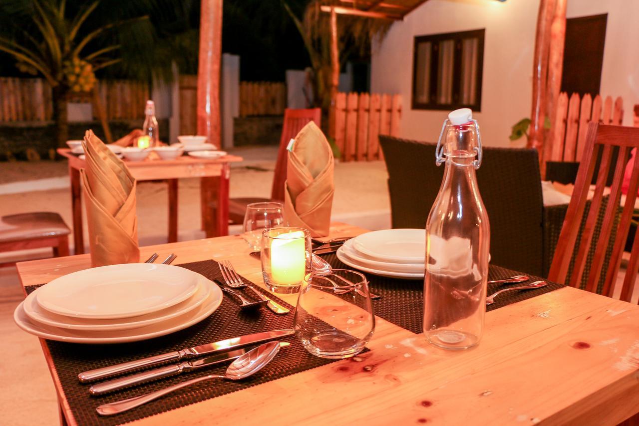 Hotel The Castaway Retreat à Feridhoo Extérieur photo